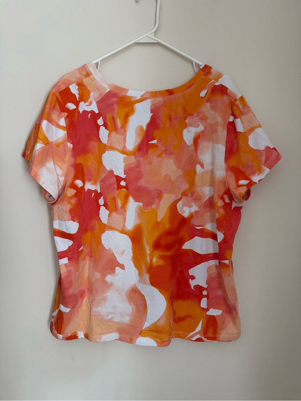 Chico’s Abstract Watercolor Print V-Neck Top Orange Short Sleeve Size 4 US XXL - Picture 2 of 4